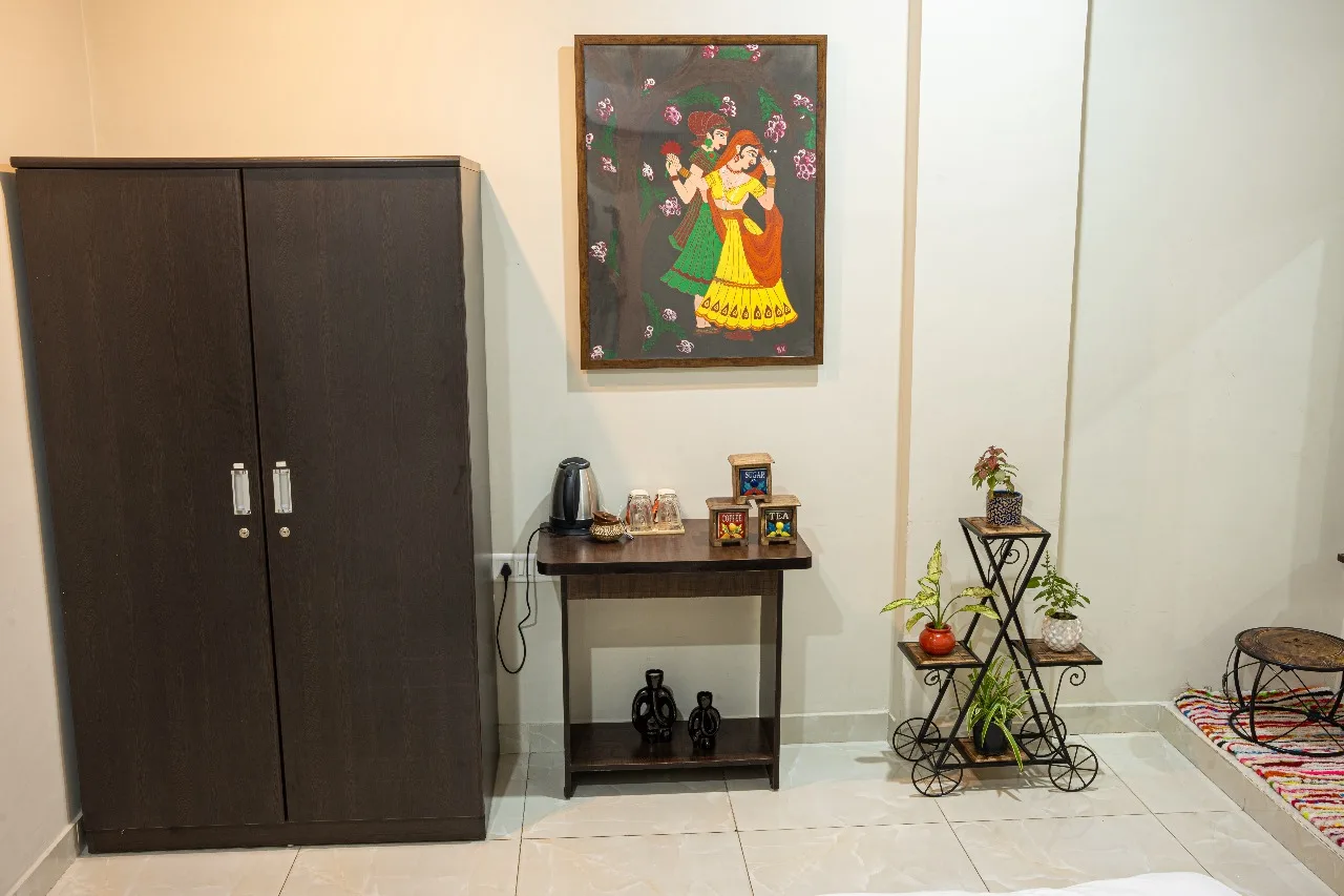 Wardrobe, tea station and thoughtful amenities in an Indian Lingua homestay room