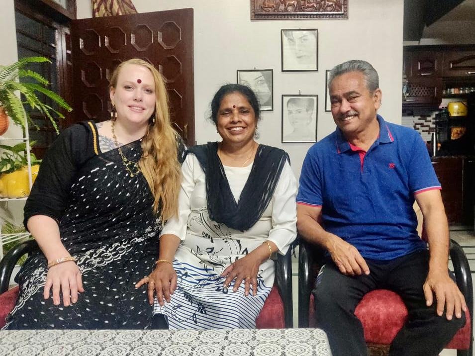 Hindi immersion student with a welcoming local homestay family in Jaipur